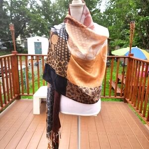 PASHMINA Women's Large logo printed scarf